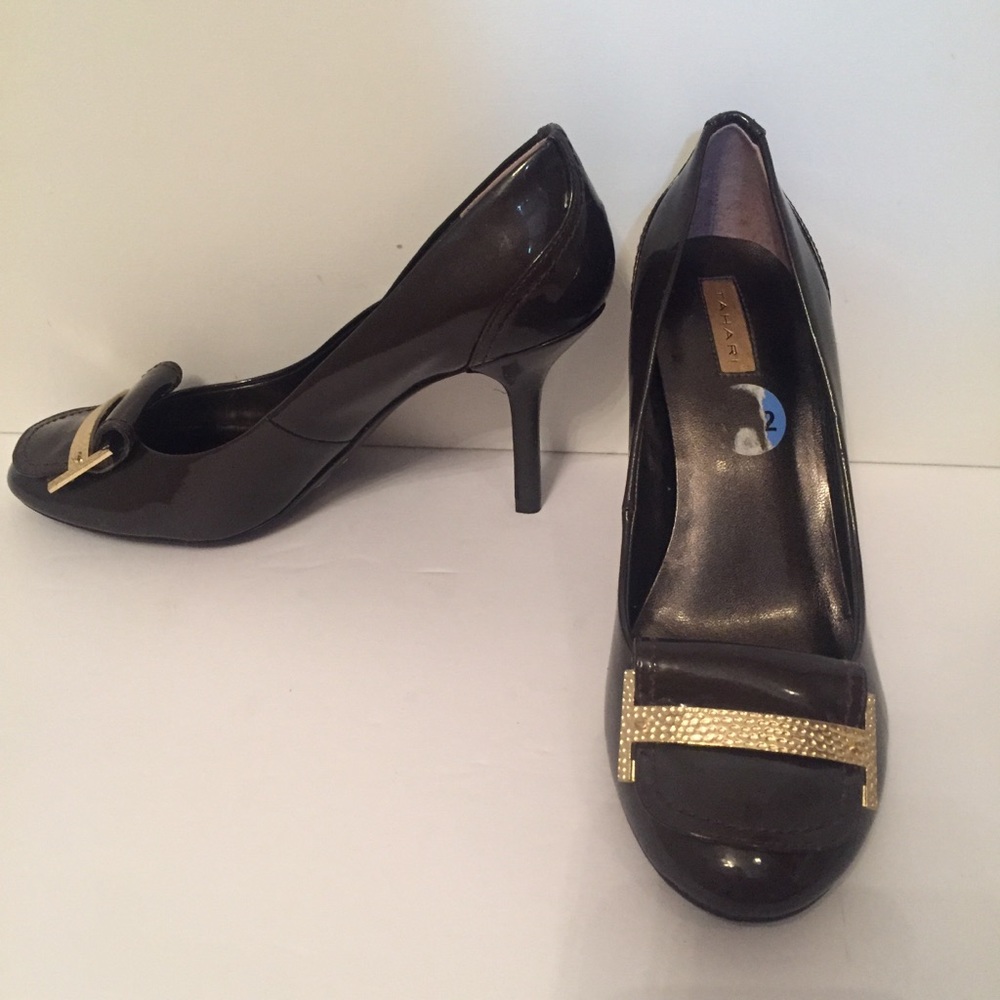 TAHARI HEELS SHOES GRAY PATENT LEATHER PUMPS GOLD ACCENT Size 7.5